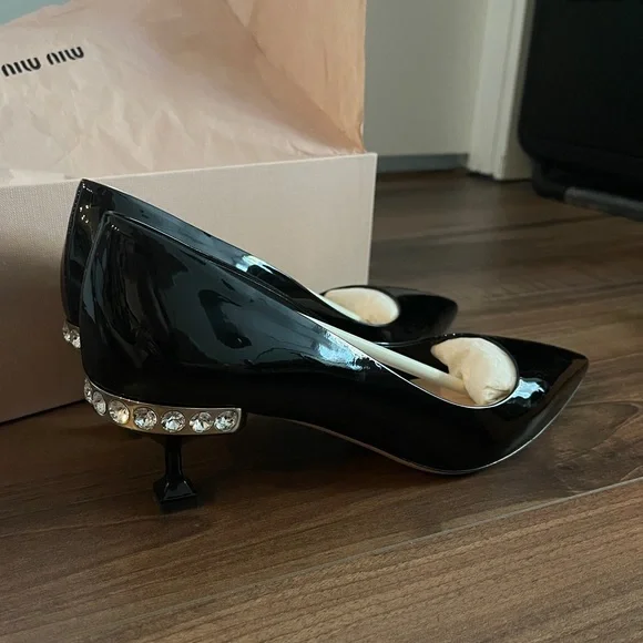 靴 archive miu miu patent pumps black archive miu miu patent pumps black 靴 Archive miu miu patent strap